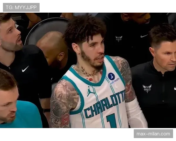 拉梅洛·鲍尔突破投篮制造错位显著提升黄蜂关键时刻得分效率