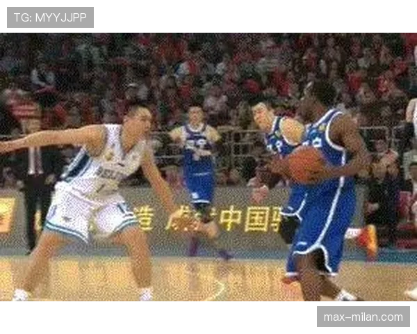 篮球规则中阻挡和带球撞人区别界定与裁判判罚尺度具体说明 篮球规则中阻挡和带球撞人区别界定与裁判判罚尺度具体说明